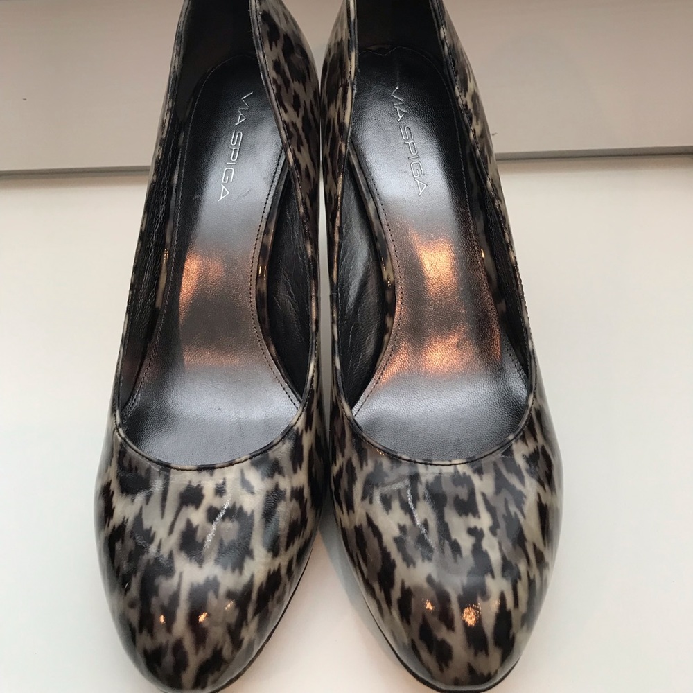Via Spiga Animal Print Patent Pump w/ Bag